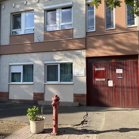 Nyil Apartman Wellnes Debrecen Exterior photo