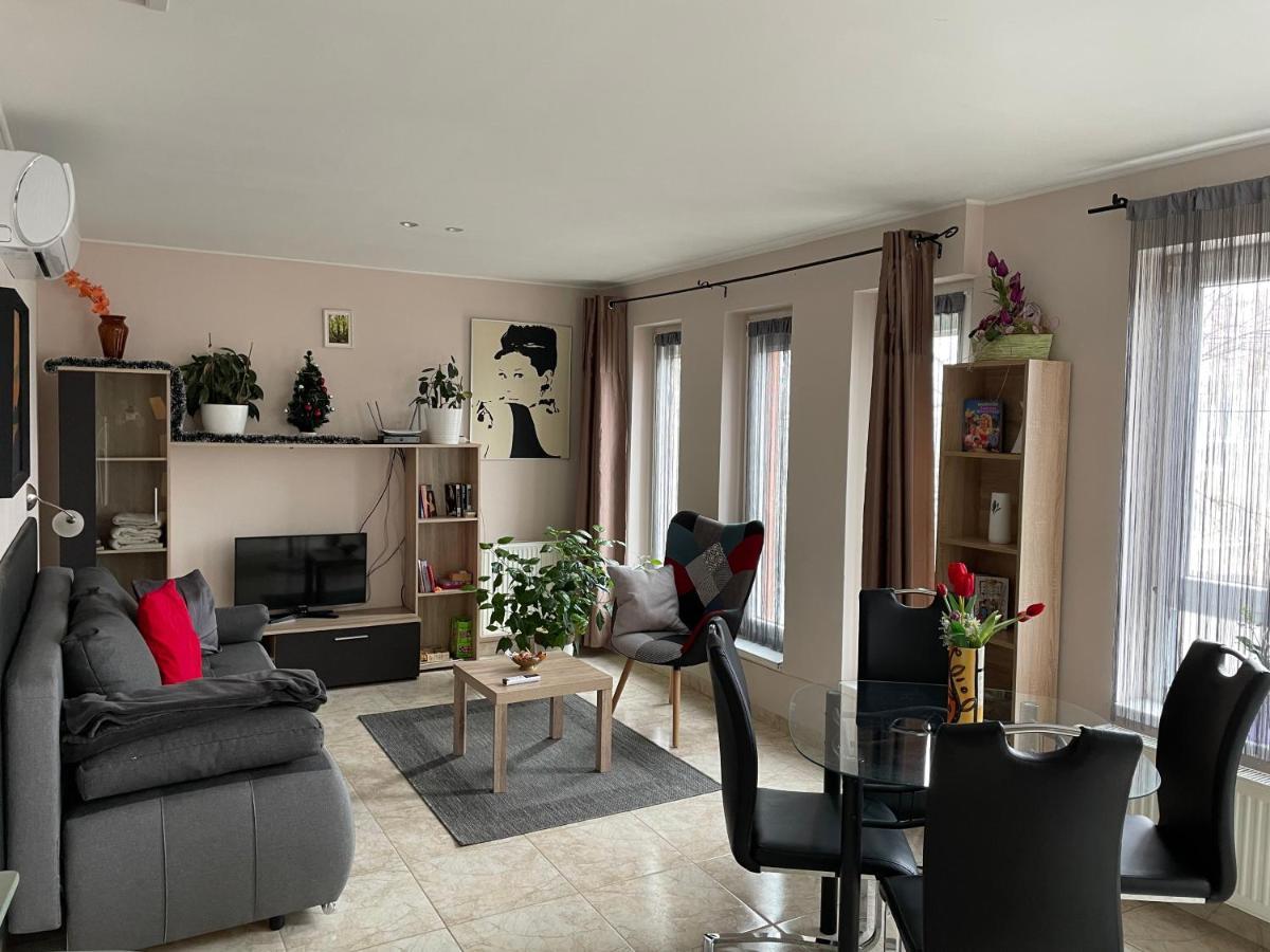 Nyil Apartman Wellnes Debrecen Exterior photo